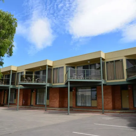 Comfort Inn & Suites Lakes Entrance Отели рядом с достопримечательностью «Кунварра Фэмили Холидей Парк»
