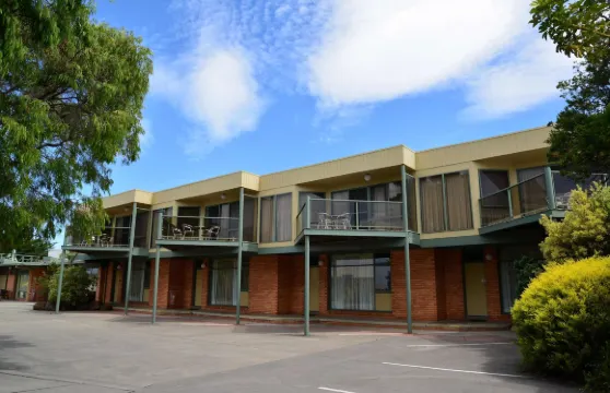 舒適酒店及套房-湖泊入口