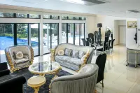 Nesta Resort Kobe Glamp BBQ Park Hotels in Miki