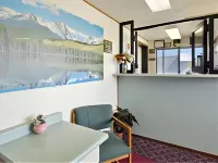 Super 8 by Wyndham Riverton - Pet friendly