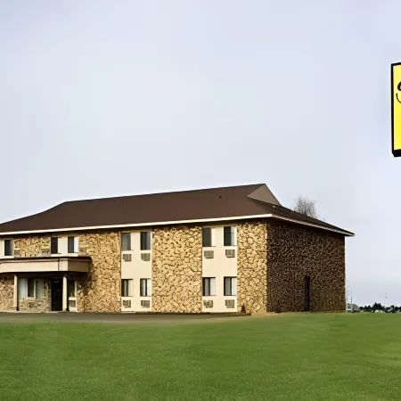 Super 8 by Wyndham Melrose