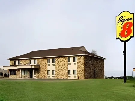 Super 8 by Wyndham Melrose Отели в г. Миллвуд