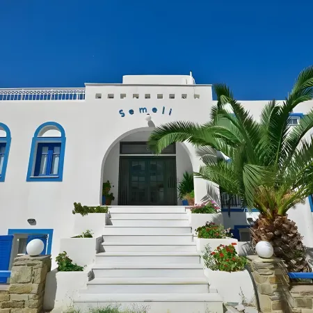 Hotel Semeli Отели рядом с достопримечательностью «Коурос Меланон»