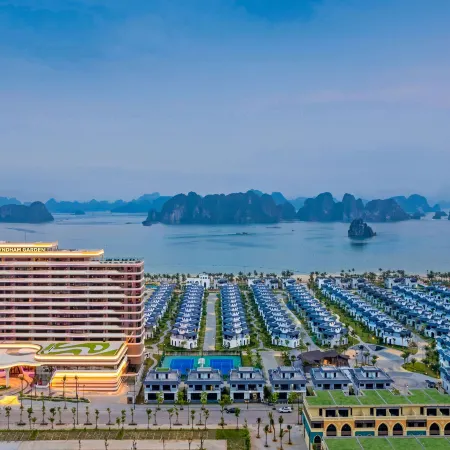 Wyndham Garden Sonasea Van Don Отели рядом с достопримечательностью «Bai Tu Long Bay»