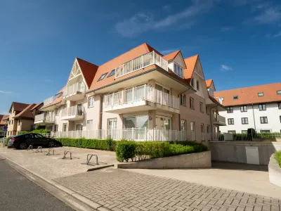 Cosy - Bright Top Floor Appartment  호텔