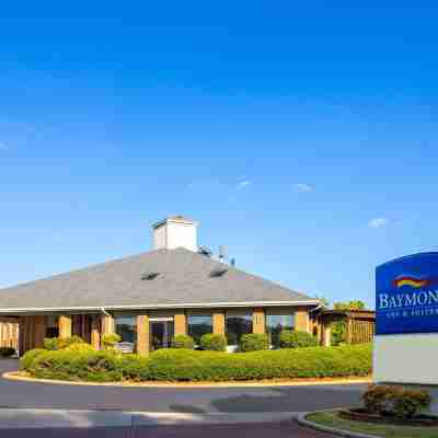 Baymont by Wyndham LaGrange Hotel Exterior