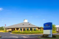 Baymont by Wyndham LaGrange Hotel dekat Lafayette Fountain