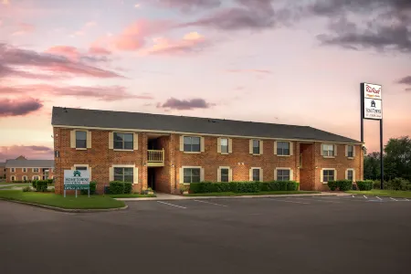 HomeTowne Studios Huntsville - Madison