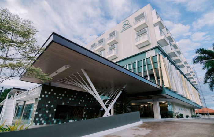 Roy's Hotel and Convention Center