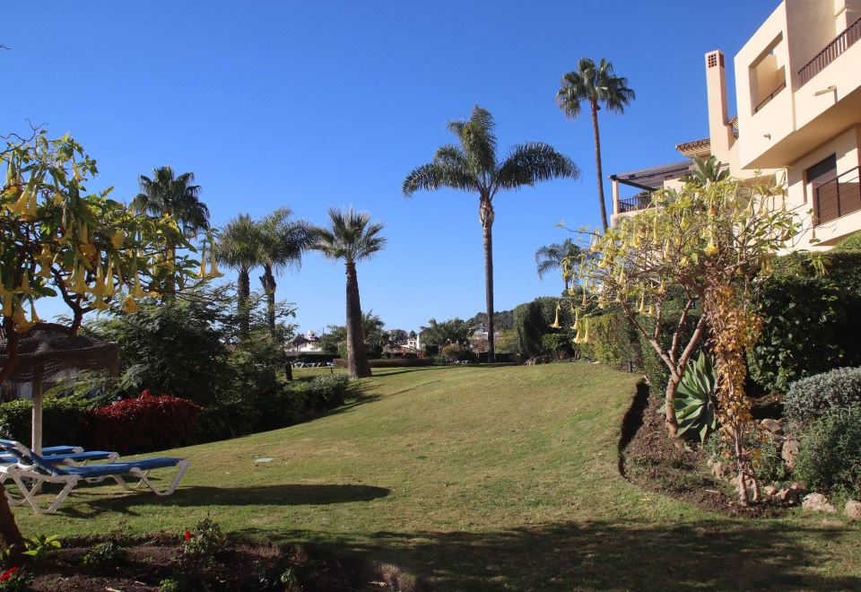 Hotel Garden Apt in Los Pinos, Los Arqueros Golf, Exterior, Garden