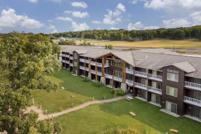 Best Western Premier the Lodge on Lake Detroit Các khách sạn ở Dunn Township