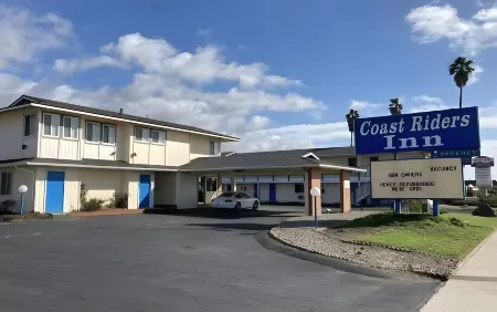 Coast Riders Inn Отели рядом с достопримечательностью «Friends Of The Elephant Seal»