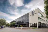 DoubleTree by Hilton Paris Bougival Các khách sạn ở Bougival