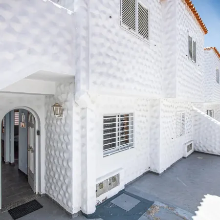 Apartment Near the Beach with a Huge Terrace Patio, Wifi and Parking