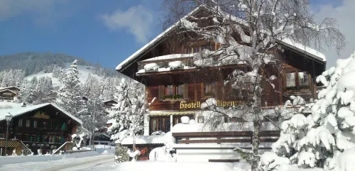 Hotel Alpenrose Mit Gourmet-Restaurant Azalée فنادق في Jaun