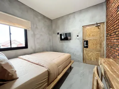 Rattanhaus Premiere Hotel dekat Jajan_enakplg