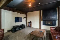 Snowline Lodge Condo #46 - Great for Skiers and Hikers on a Budget! Now Has Wifi