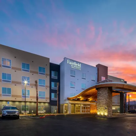 Fairfield Inn & Suites Las Vegas Northwest Отели рядом с достопримечательностью «Поле для диск-гольфа Mountain Crest Disc»