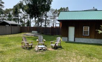 4 Bedroom Cottage on Manitoulin Island - Next to Sandy Beach!