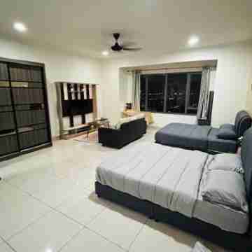 Comfortable Studio for 5 | MRT 5 Mins Walk Rooms