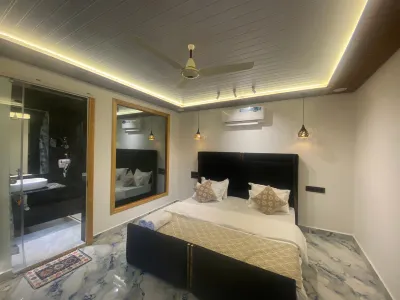 Tropical Bay Hotels in Pololem