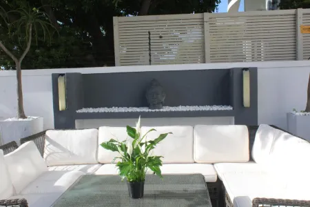 Cozy Camps Bay House with mountain and sea view