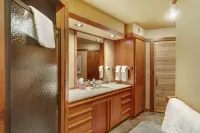 Private End Condo on Superior w/ Panoramic Views!  Fireplace & Private Sauna!