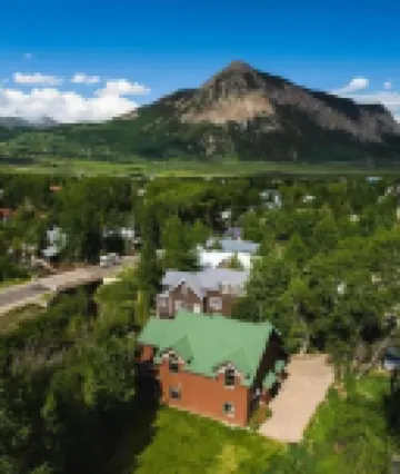 The Kebler Home: Walk to Elk Ave! Dog Friendly!