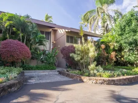 Ocean front! 20' from water, downstairs unit. True beachfront,  Pikake. No fees!