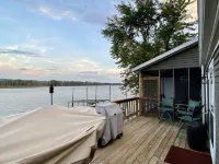 Waterfront River Home Hotels in Allamakee County