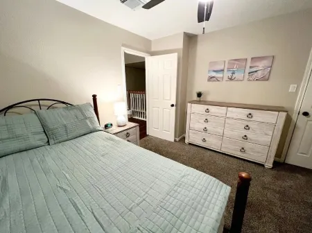 Beach Themed Oasis with Jacuzzi/Pool close to Kemah Boardwalk, Galveston, Nasa