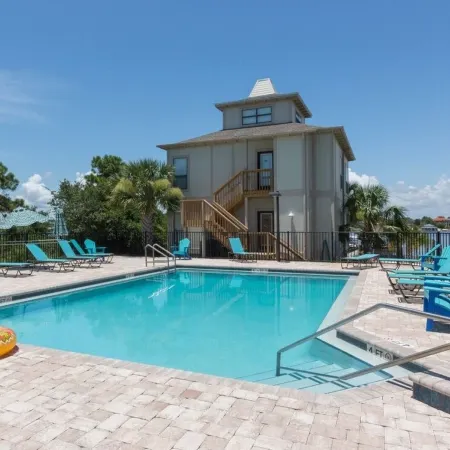 BEAUTIFUL Beach Cottage: Directly on the Beach!