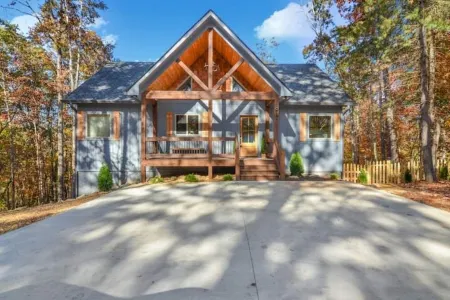 Luxury dog-friendly escape: Grin & Bear It Lodge