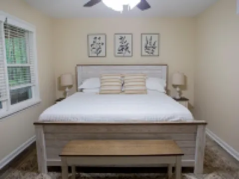 Alabama University Events, 5 bdrm Home by Lake, sleeps 14, 5 mil to Bryant/Denny Hotels in Northport