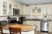 Cozy 3-bed 1.5 baths 1 mile from UConn campus. WiFi AC Patio Kitchen Dining room Hotels in Mansfield