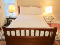 Charming 2nd floor unit in historic district