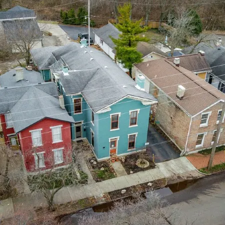 Updated Historical apartment close to a park and two blocks from the best dining