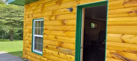 3 bed/2 bath riverside cabin