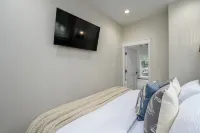 The BLUE SLIDE BUNGALOW on Lake Texoma sleeps up to 8. Relax in luxury. Hotels in Sherman-Denison