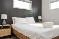 Cass-N-Reel Luxury Houseboat Hotels in Kent Narrows