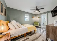 Modern pet friendly house near Starved Rock! Fully fanced yard!