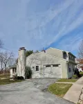 Charming 3-Bedroom House with Fenced in Dog Yard and Playground and Hottube Hotels near Templin Woods Preserve