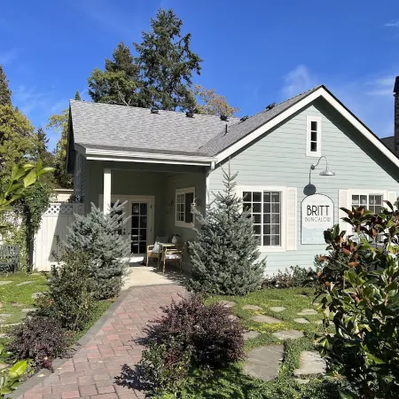 Spa Like Stay at the Award Winning Britt Bungalow in the Heart of Jacksonville Отели в г. Джексонвилл