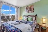 180° Mountain Range Views and Centrally Located