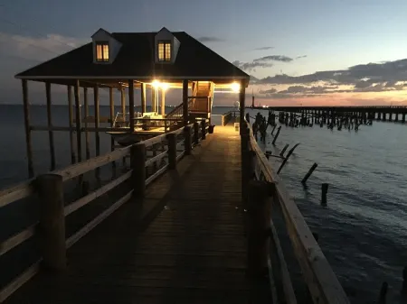 LAKE House with Private Heated Pool, Great for Family Gatherings. Best View!