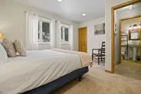 Breck’s Grand Estate with Hot Tub, Game Room and Alpine Vistas for 10