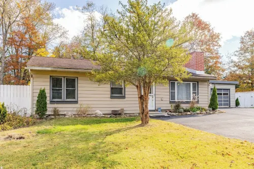 The Meyer: spacious family home with hot tub minutes to downtown New Paltz