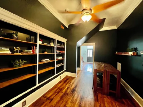 Downtown Macon Cottage Walking Distance to Dining & Music Venues. 2 King Beds.