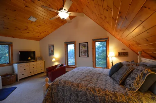Comfortable 3 Bedroom, 2 Bath Cabin Between Lutsen Mountains and Lake Superior
