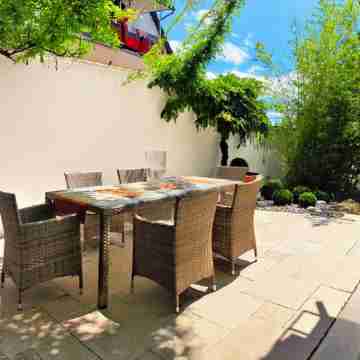 Apartment with a beautiful terrace and large garden Hotel Exterior